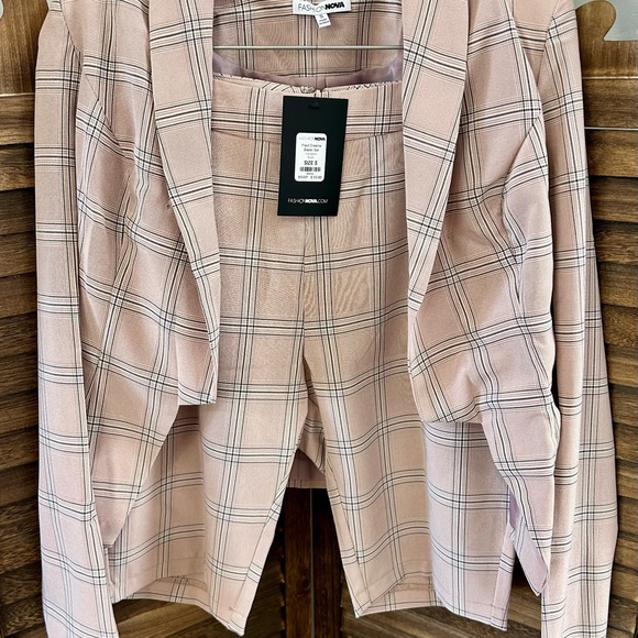 Fashion Nova Blush Plaid Dream Blazer Set NWT - Picture 3 of 12
